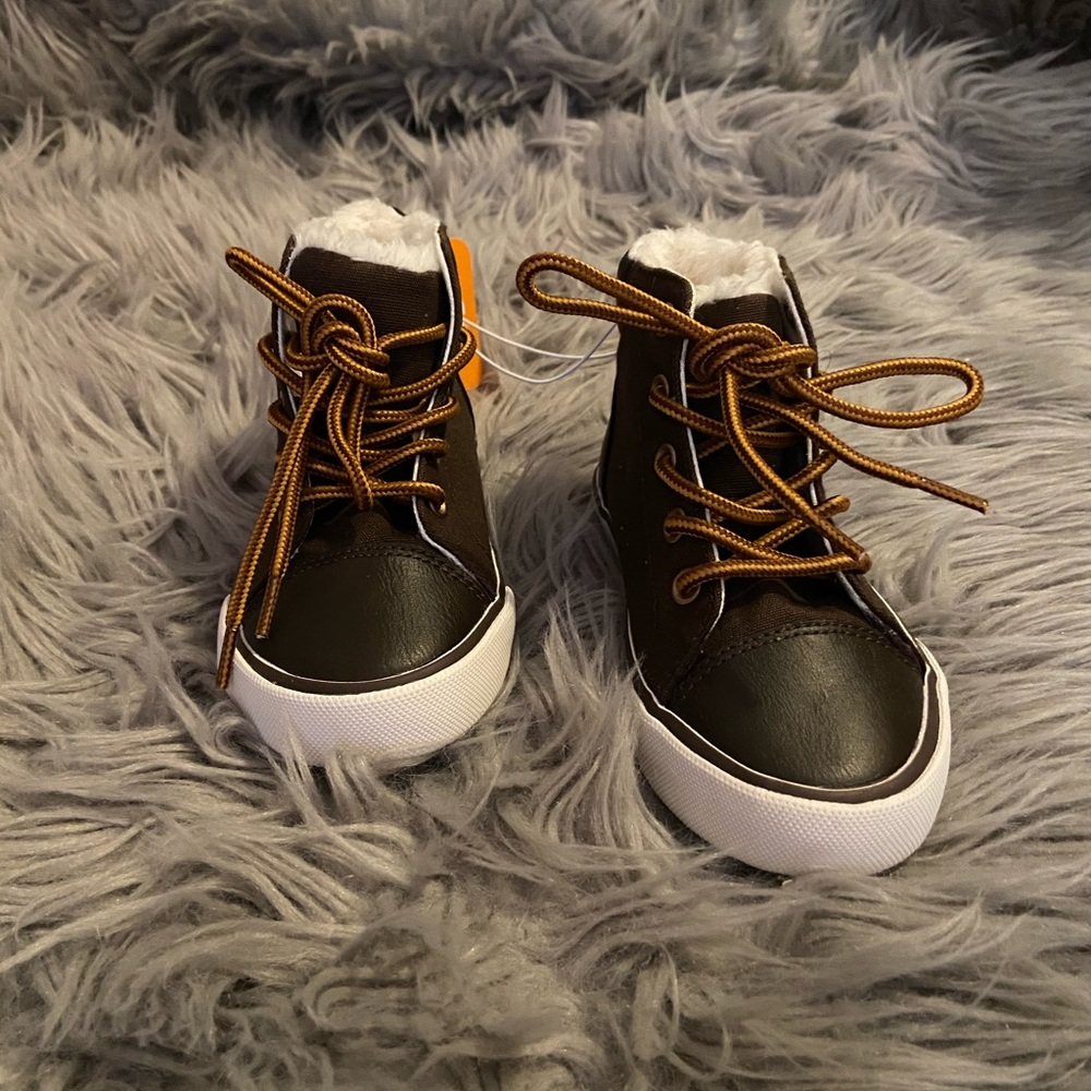 Brand new toddler boots size 9